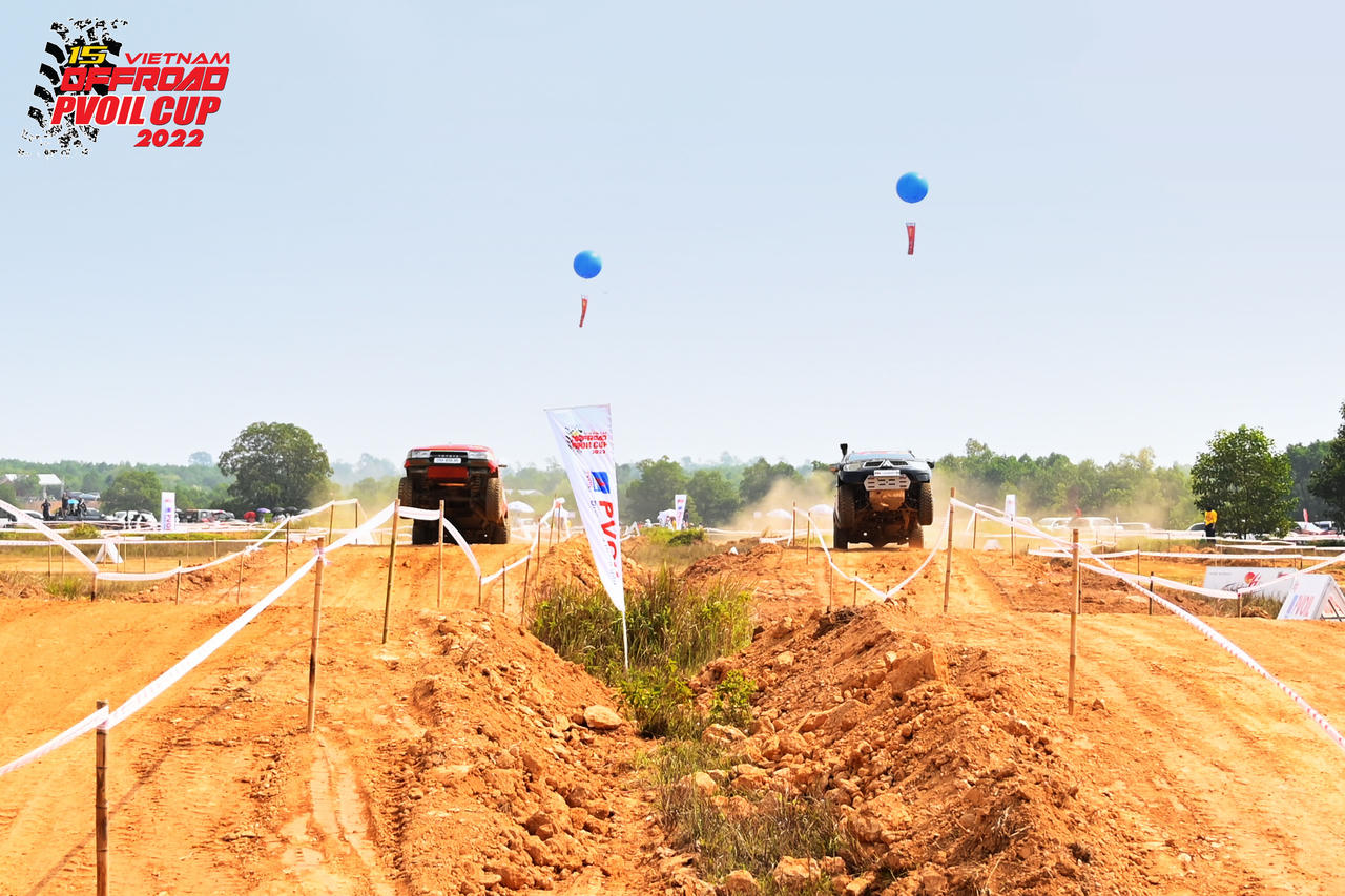 Gần 700 cuộc tranh tài kịch tính Giải đua xe ô tô địa hình 2022