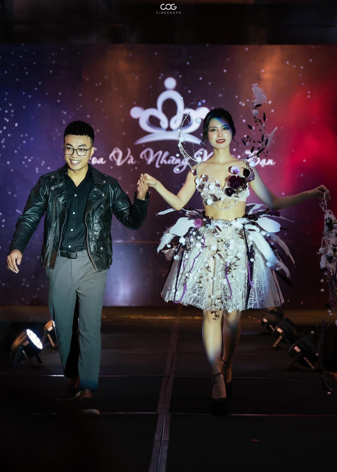 Mãn nhãn với show trình diễn thời trang kết hợp với hoa