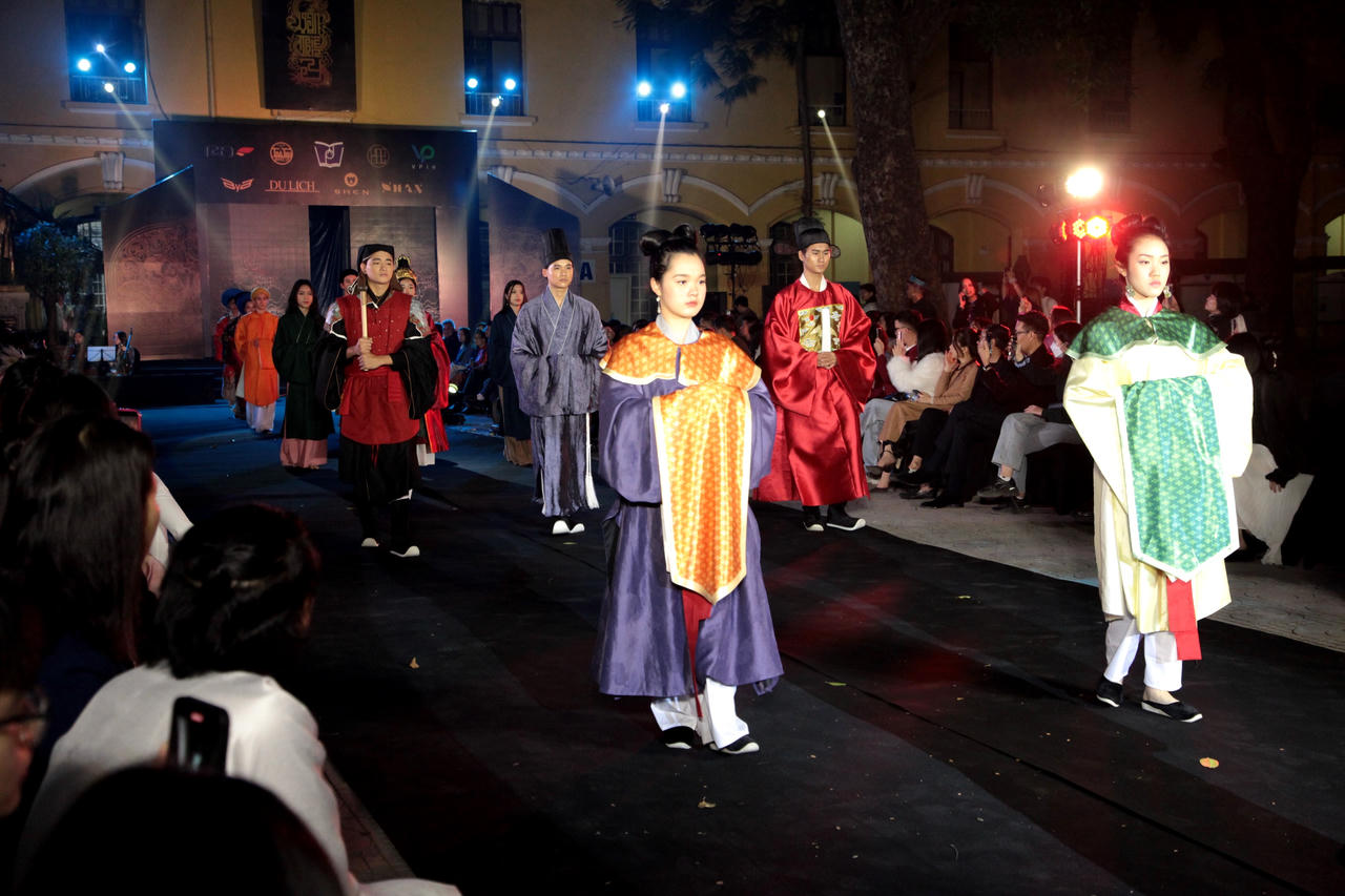 “Kế vãng khai lai” đưa người xem về quá khứ trên con thuyền thời gian