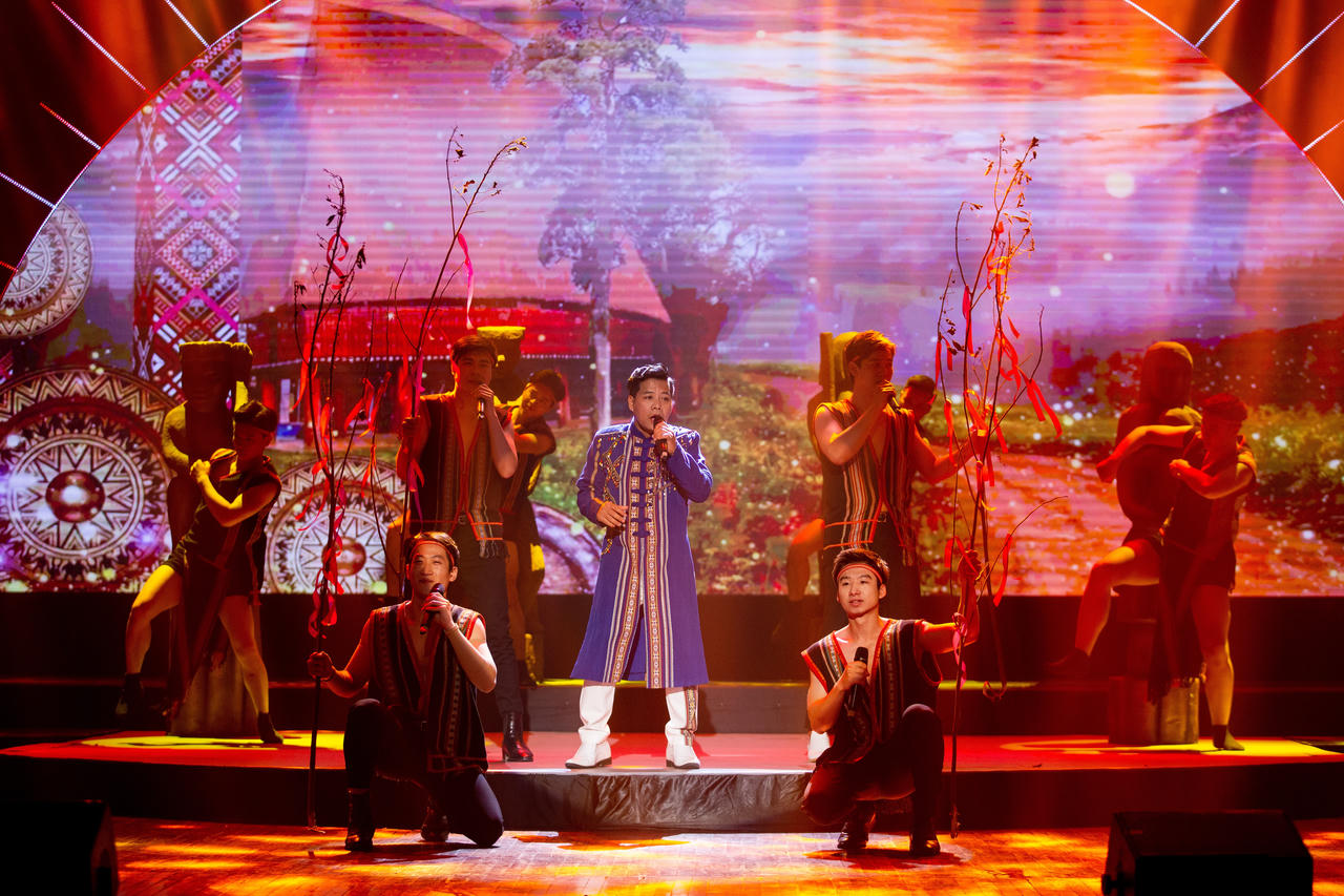 “Ngọn Chung Linh” với khát vọng dân tộc tươi đẹp