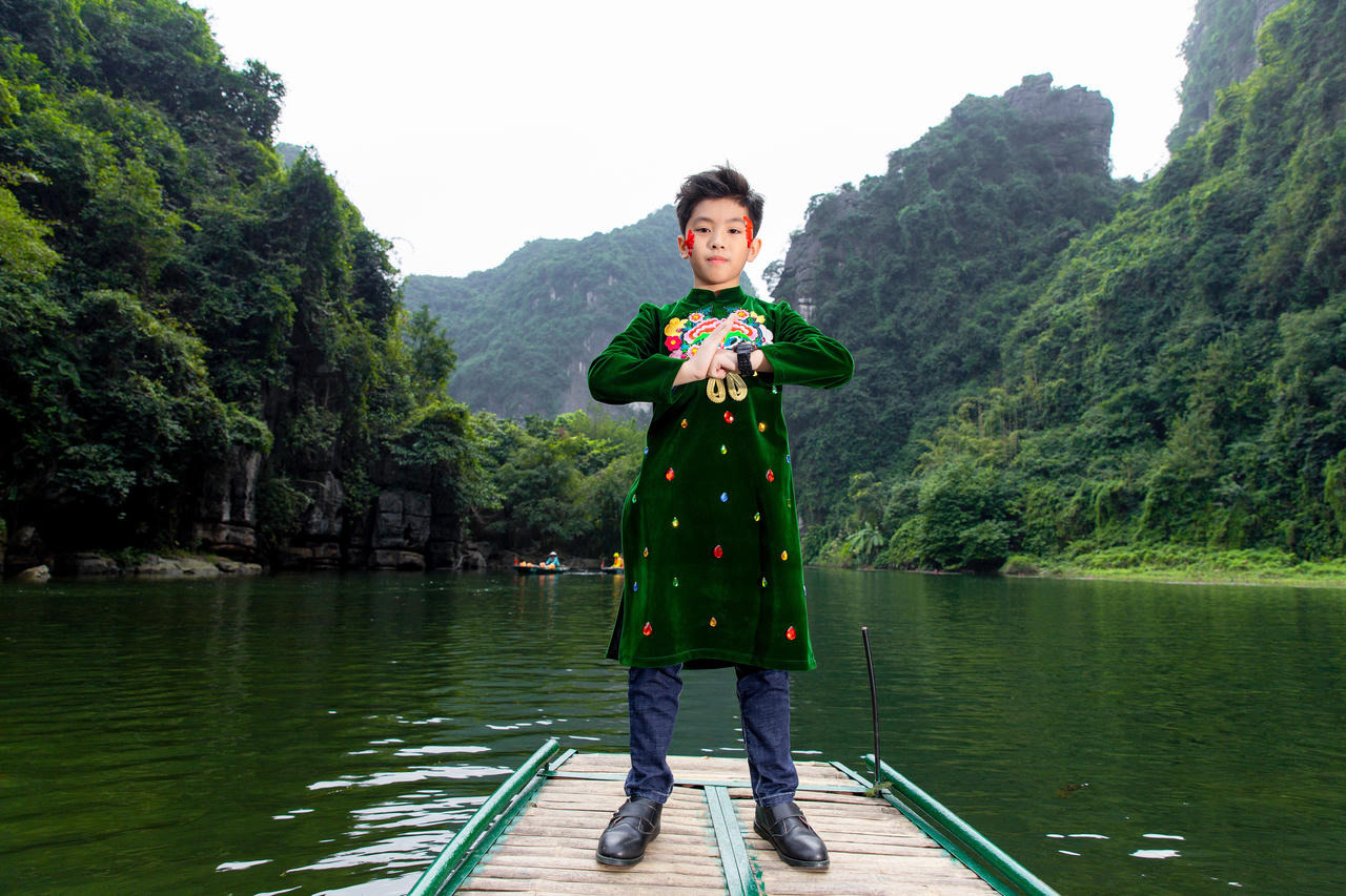 Quán quân Đại sứ Áo dài Trẻ em hào hứng tham gia hoạt động kết nối văn hóa dân tộc với bạn bè