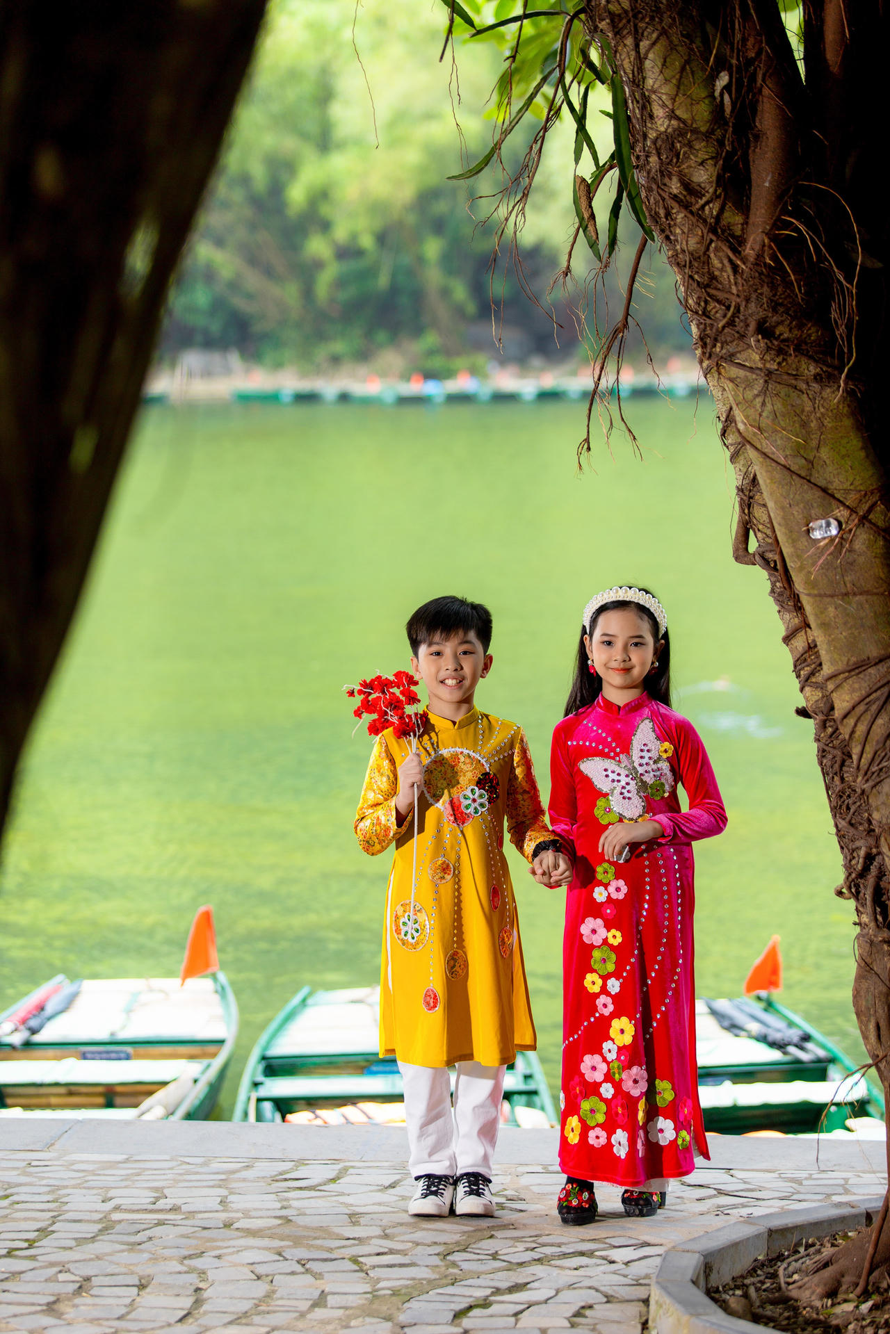 Quán quân Đại sứ Áo dài Trẻ em hào hứng tham gia hoạt động kết nối văn hóa dân tộc với bạn bè