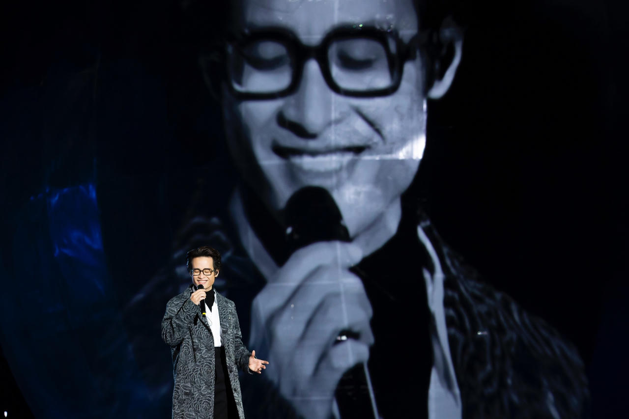 Hà Anh Tuấn hát cùng các nghệ sĩ xẩm