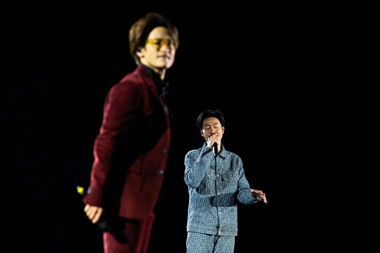 Hà Anh Tuấn hát cùng các nghệ sĩ xẩm