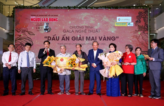 NSND Lệ Thủy ủng hộ 100 triệu đồng xây nhà cho người nghèo