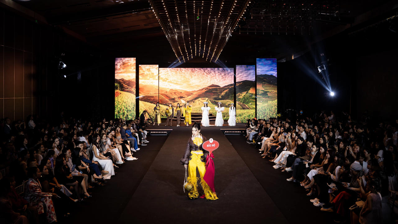 Thời trang và quảng bá văn hóa