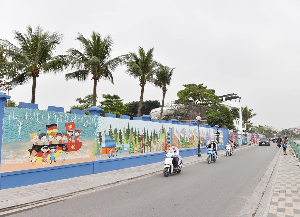 Thiên nhiên, văn hóa Đức tái hiện tại tranh gốm "Tình hữu nghị Việt - Đức"