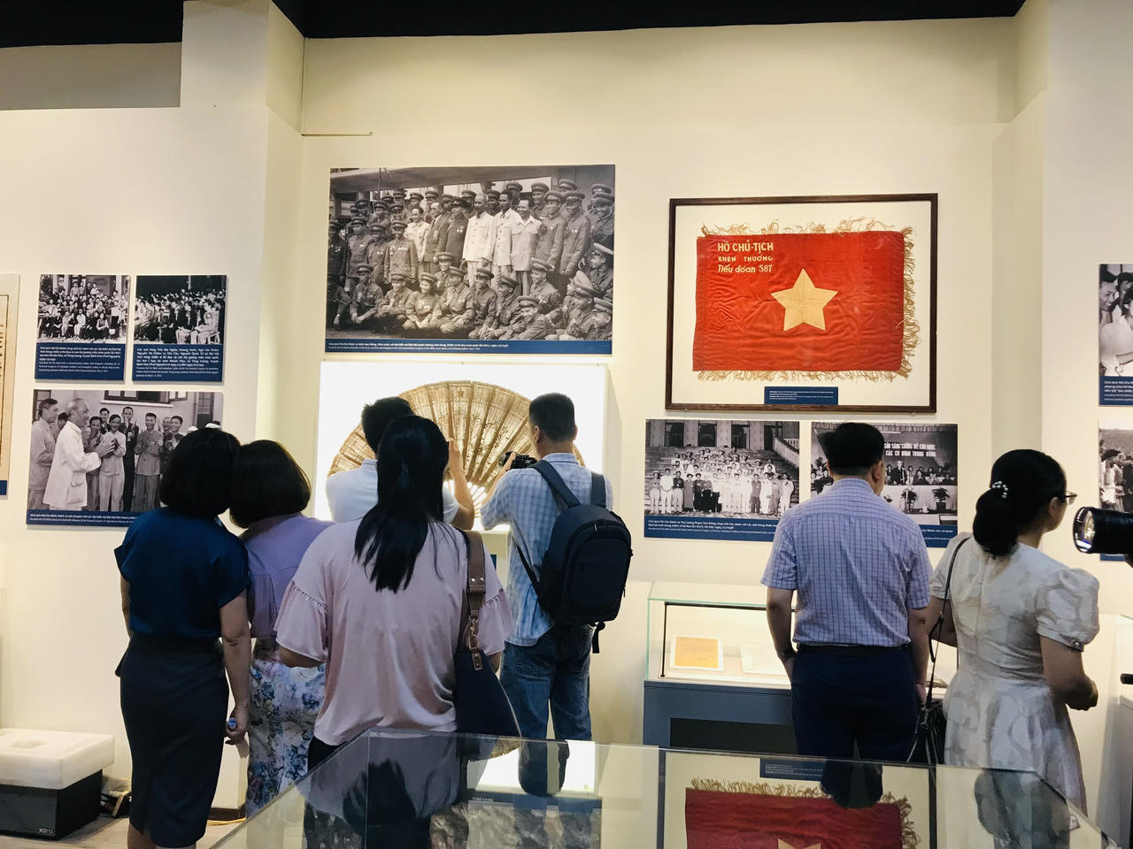 Hơn 200 tài liệu, hiện vật tại trưng bày “Thi đua ái quốc - Ươm những mầm xanh”