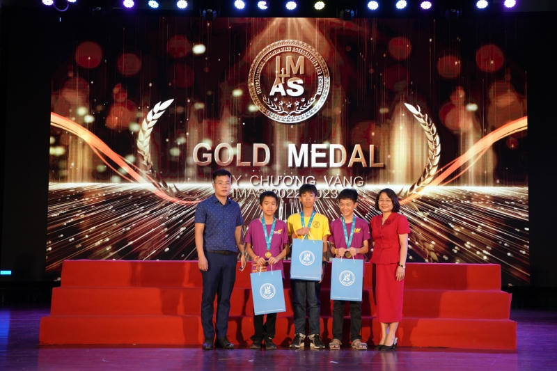 Trao giải cho hơn 400 thí sinh đạt giải đánh giá năng lực tư duy Toán và Toán Kangaroo