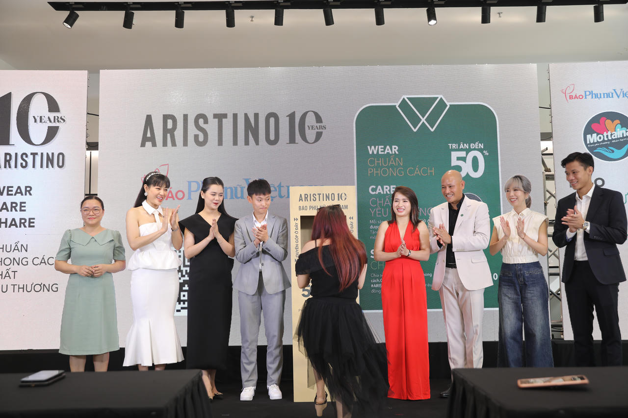 Thanh Hương, Quế Ngọc Hải, Hải Linh tặng áo gây quỹ Mottainai