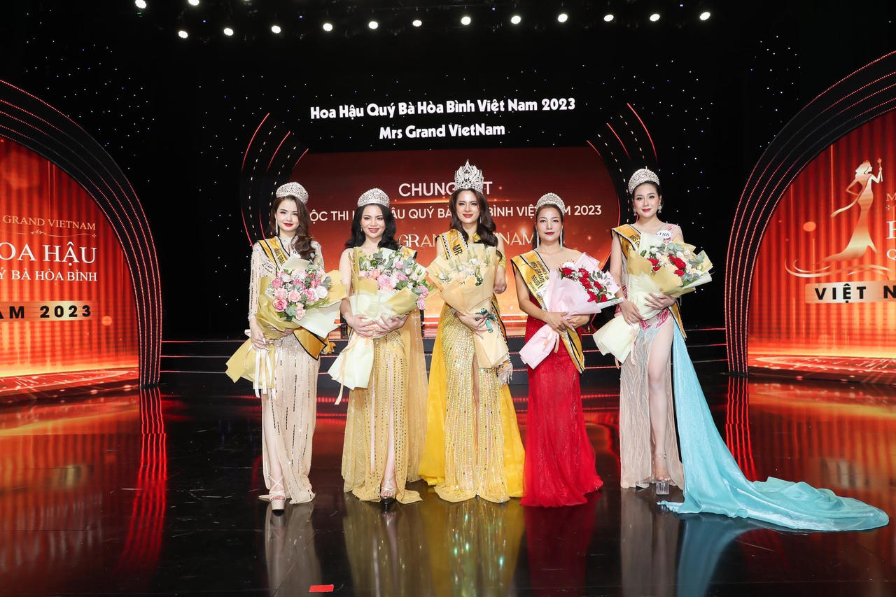Đoàn Thị Thu Hằng đăng quang "Mrs Grand Vietnam - Hoa hậu Quý bà Hoà bình Việt Nam 2023"
