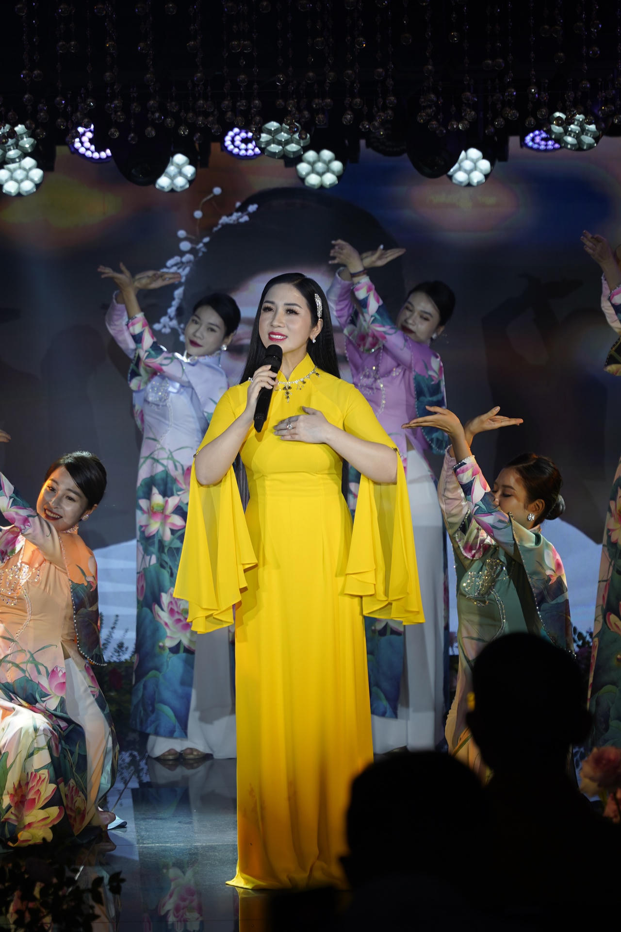 “Vu Lan vọng tri ân” tỏ lòng yêu thương và biết ơn