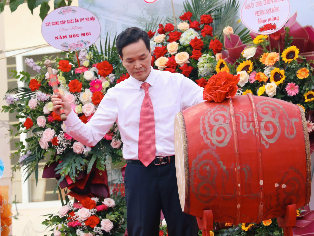 Xúc động ngôi trường hát quốc ca tại lễ khai giảng bằng ký hiệu