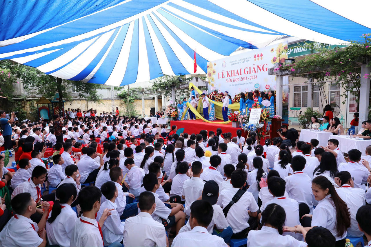 Xúc động ngôi trường hát quốc ca tại lễ khai giảng bằng ký hiệu