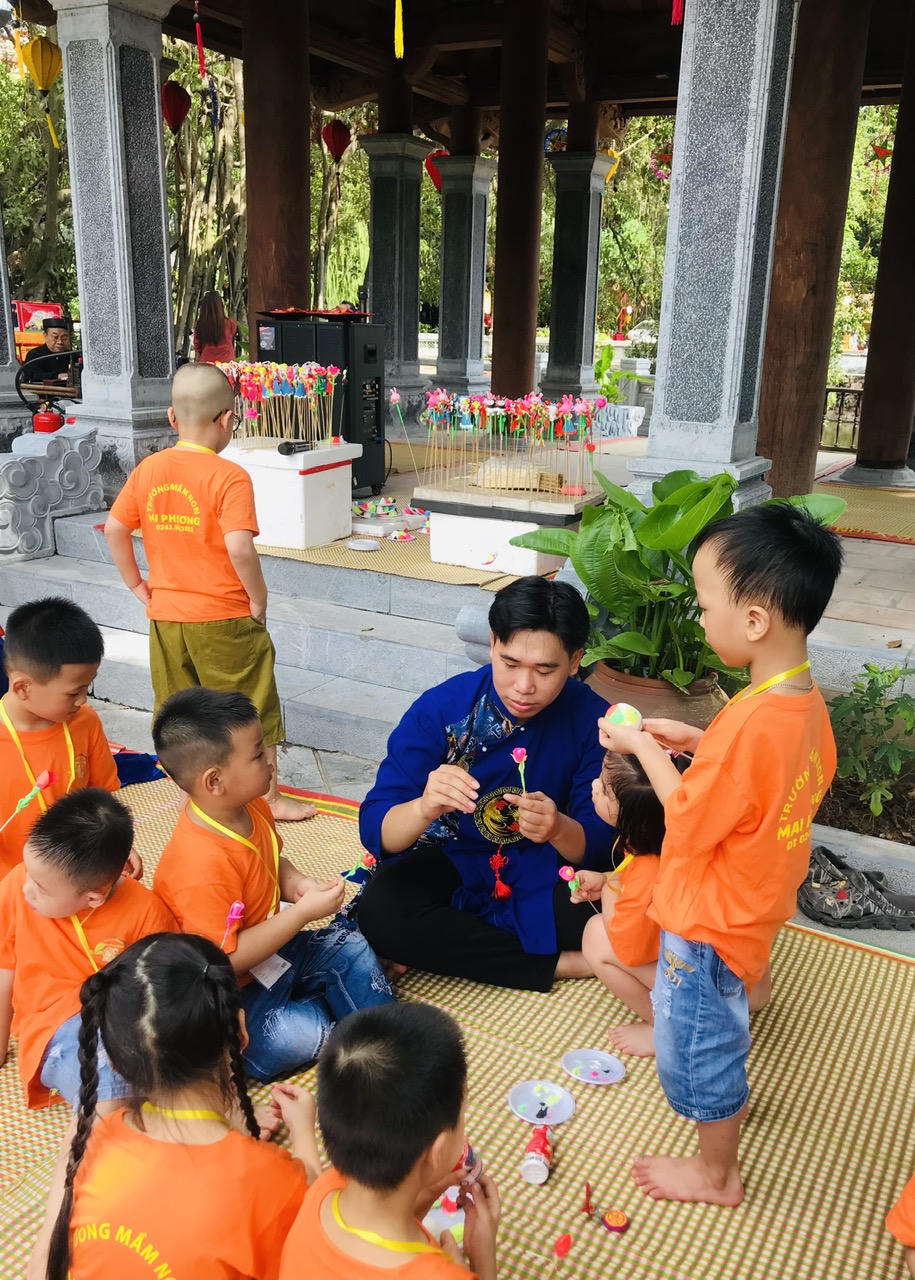 Trải nghiệm giáo dục di sản "Ký ức mùa trăng" tại Văn Miếu