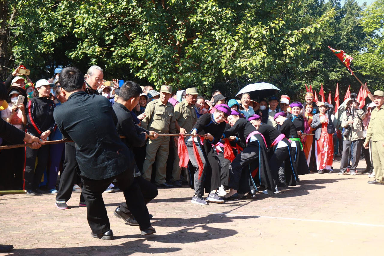 500 nghệ nhân Việt Nam- Hàn Quốc thực hành nghi lễ và trò chơi kéo co