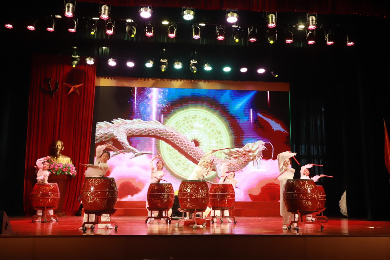 58 tiết mục độc đáo tại “Thắp sáng những Ngôi sao buổi sớm 2023”