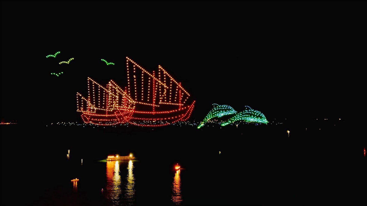 Mãn nhãn 'Lễ hội ánh sáng nghệ thuật Hà Nội - Rực rỡ Thăng Long'