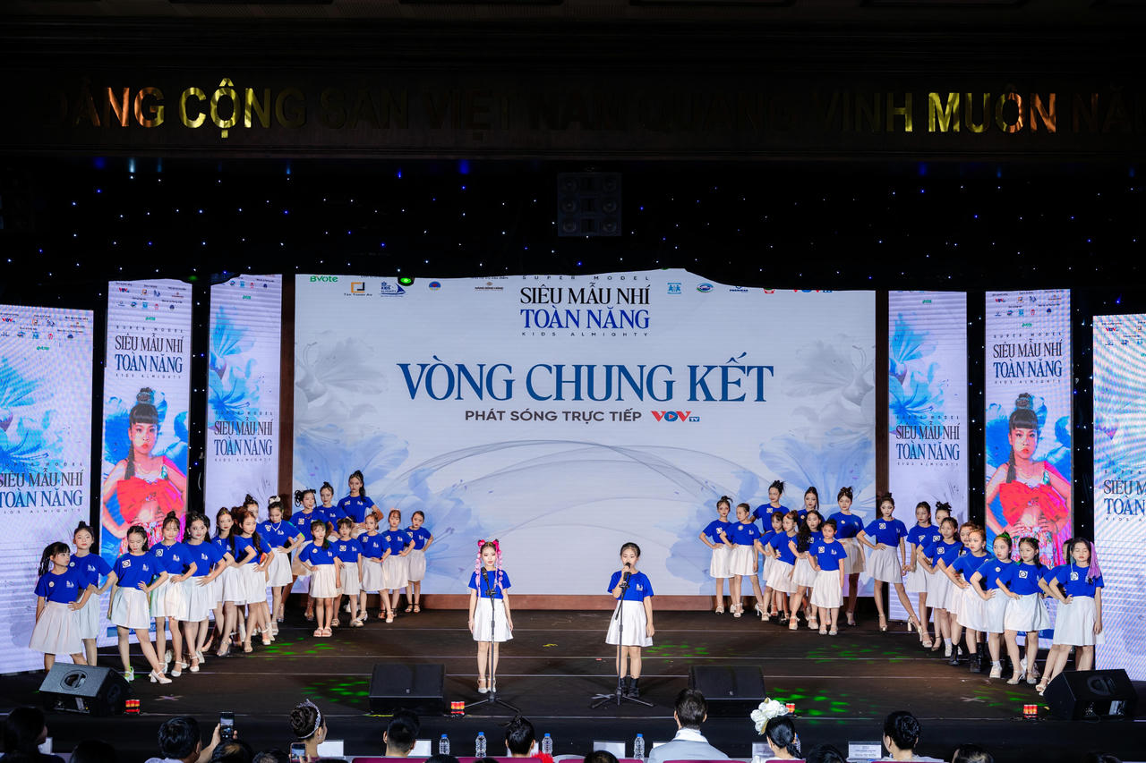Bé Nguyễn Diệp Chi trở thành Quán quân "Siêu mẫu nhí toàn năng 2024"