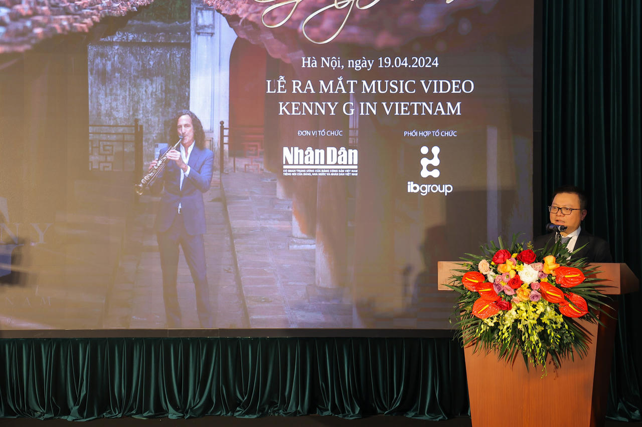 Nghệ sĩ Kenny G quảng bá địa danh Hà Nội qua “Going home”