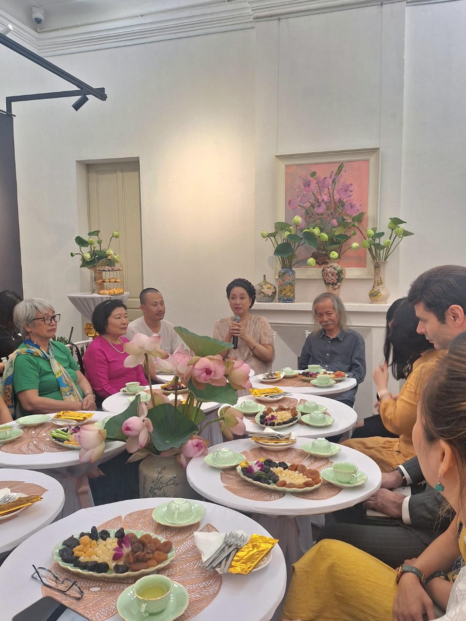 18 tác phẩm hội họa tại 'Hồng Sen'