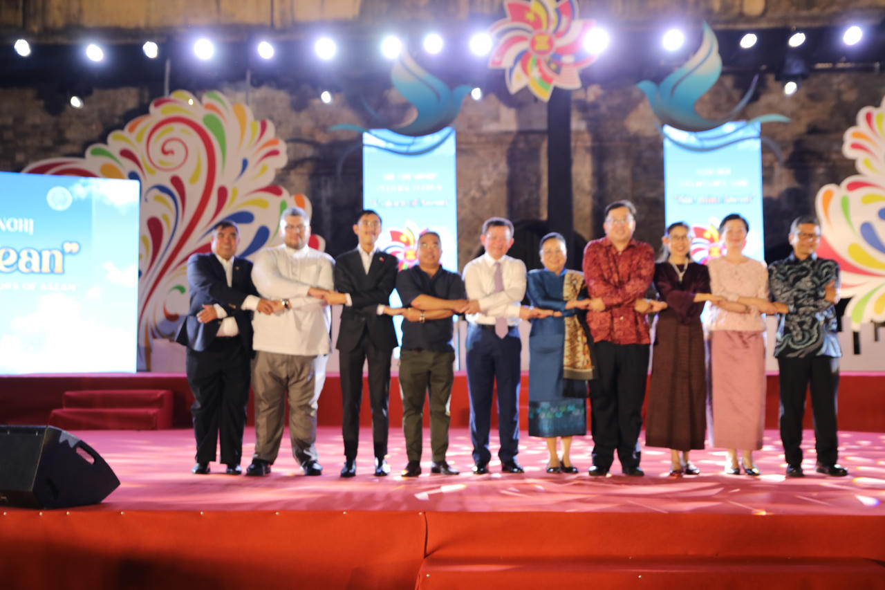 Ngày hội văn hóa hữu nghị 'Sắc màu ASEAN'