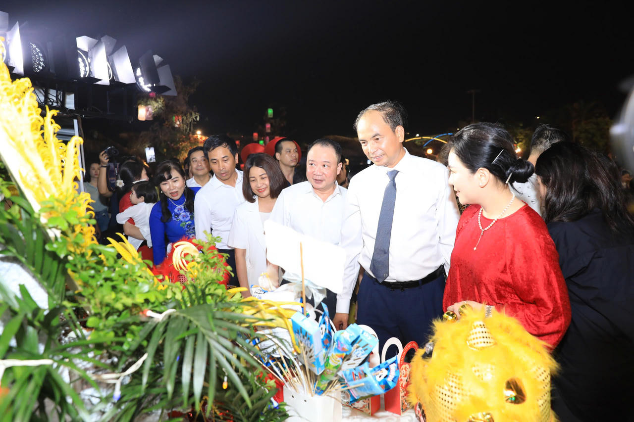 Thưởng lãm không gian Tết Trung thu xưa tại 'Đêm hội Trăng rằm'