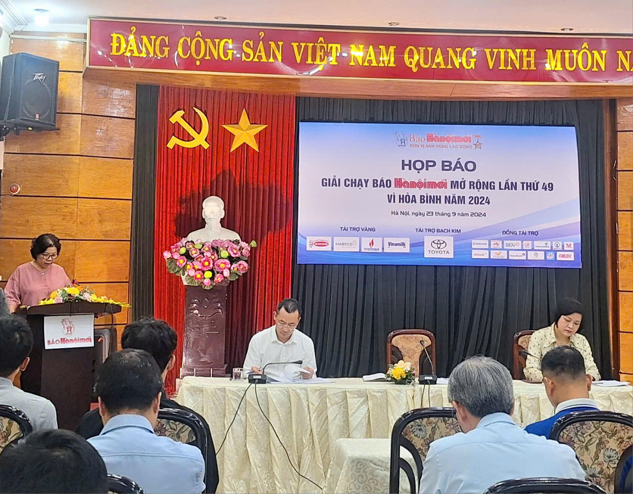 Hàng nghìn vận động viên tham gia Chung kết Giải chạy Báo Hànộimới 2024