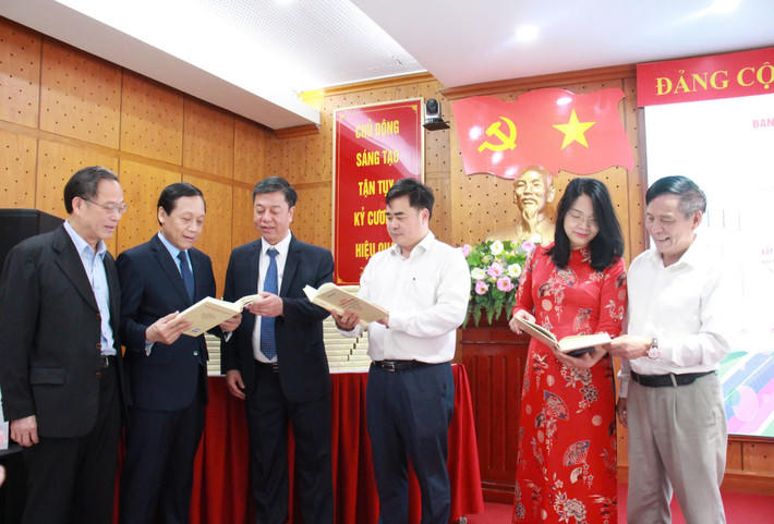 Ra mắt cuốn sách 'Tiếp tục xây dựng và hoàn thiện Nhà nước pháp quyền xã hội chủ nghĩa Việt Nam'