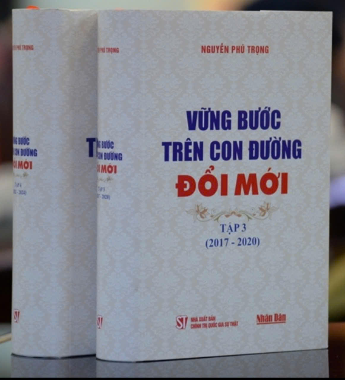 Giới thiệu tập 3 và tập 4 của bộ sách "Vững bước trên con đường đổi mới"- một công trình văn hóa, tư liệu quan trọng của Tổng Bí thư Nguyễn Phú Trọng