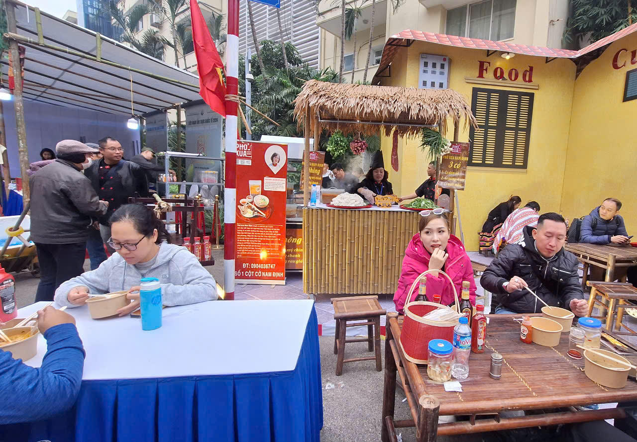 Trải nghiệm món ăn đặc sắc của các quốc gia tại Liên hoan ẩm thực quốc tế 2024