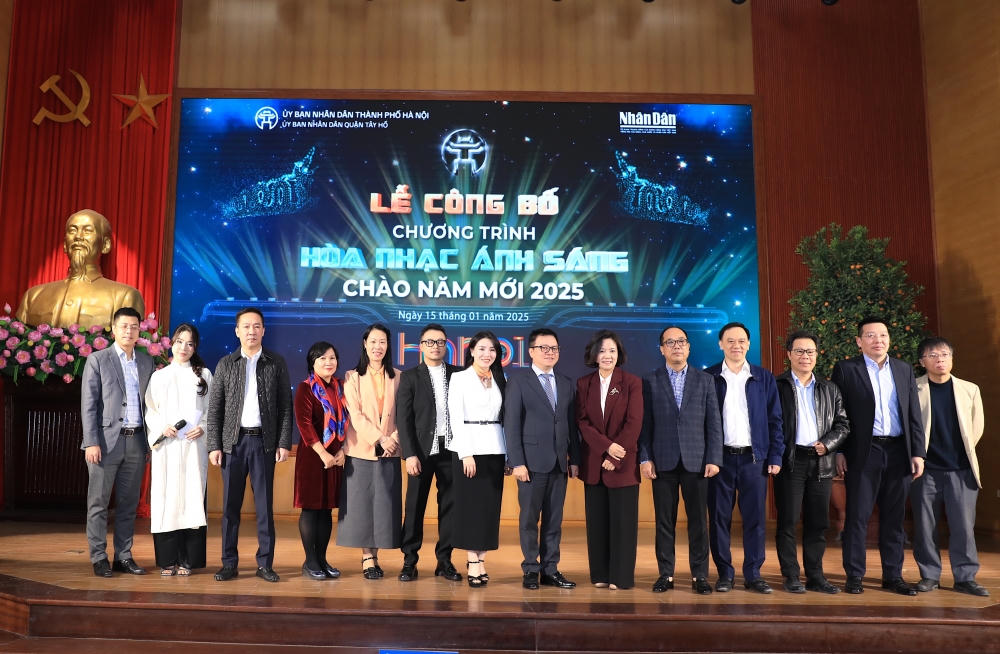 2.025 drone light cùng chào năm mới 2025