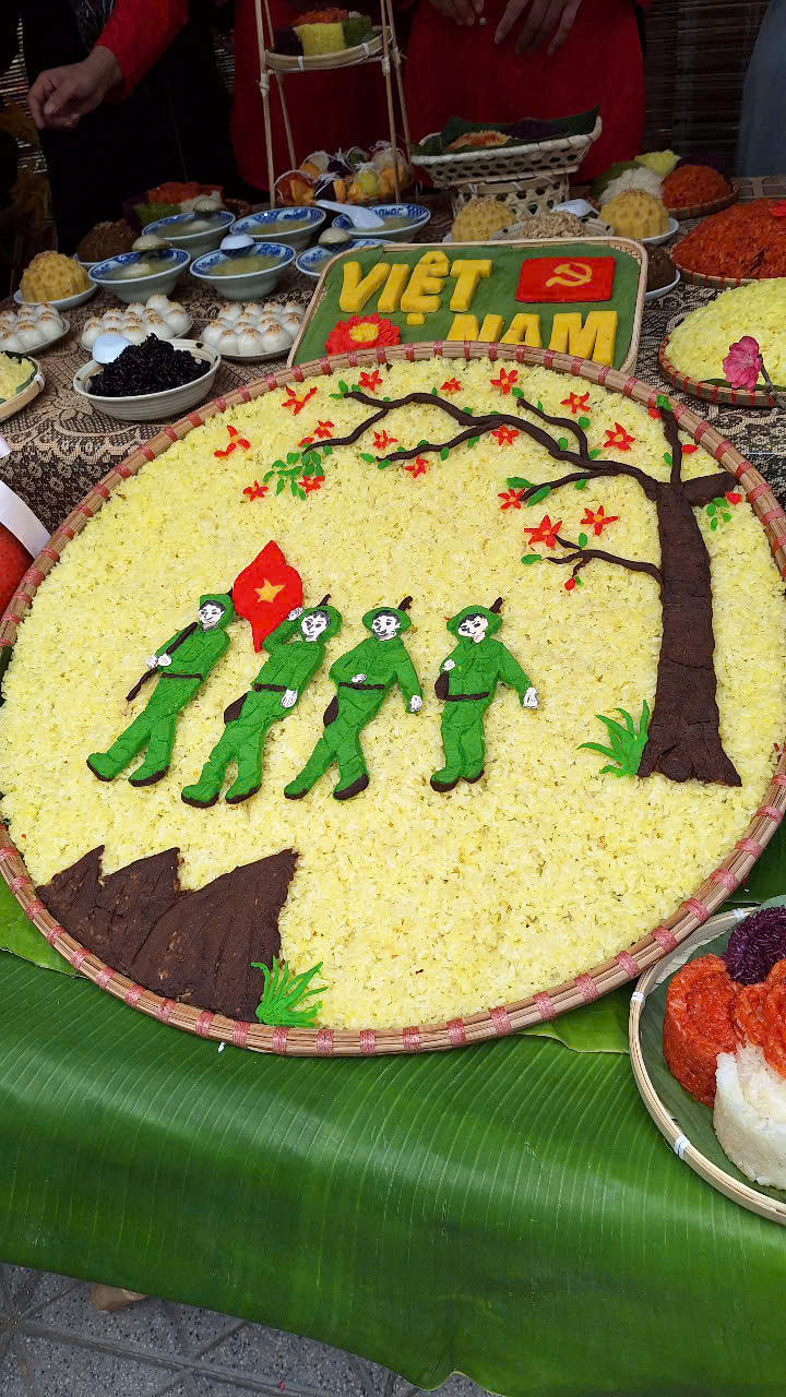 Những bức tranh tuyệt đẹp được khắc lên từ xôi Phú Thượng