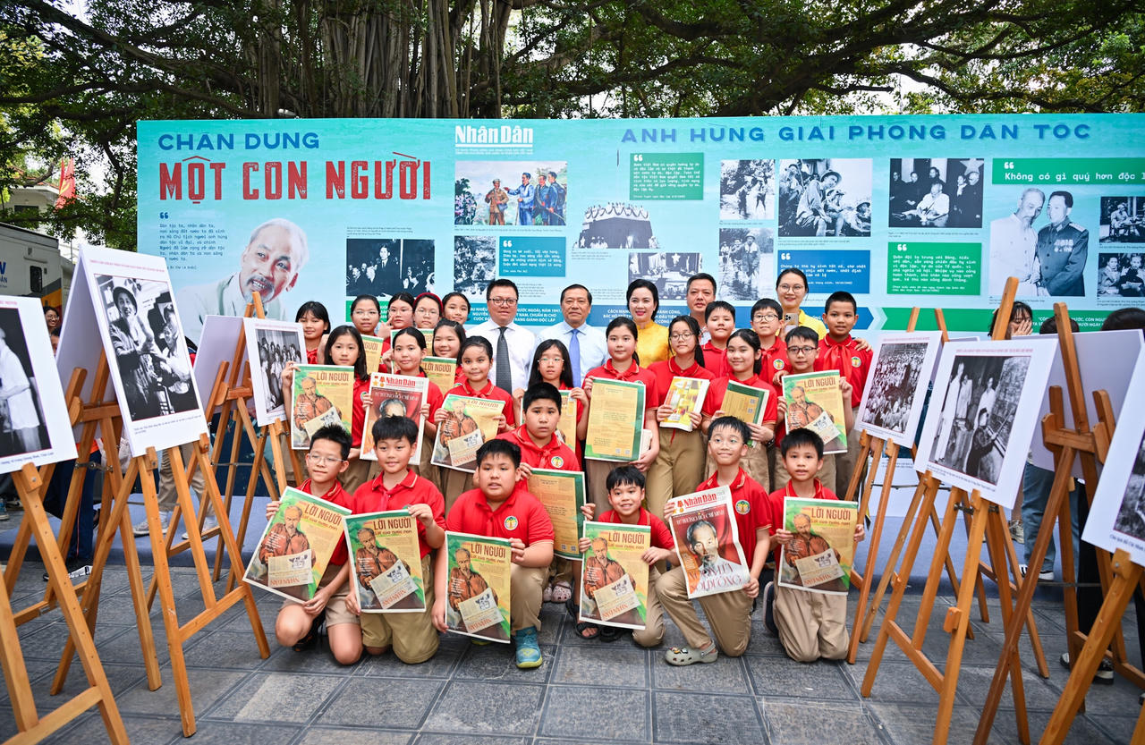 Khám phá Bảo tàng ảo Chủ tịch Hồ Chí Minh tại triển lãm ảnh “Rạng rỡ tên Người”