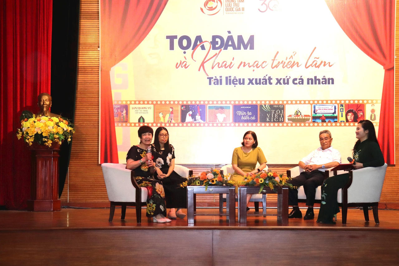 Triển lãm gần 200 hình ảnh, tài liệu lưu trữ của 8 cá nhân tiêu biểu