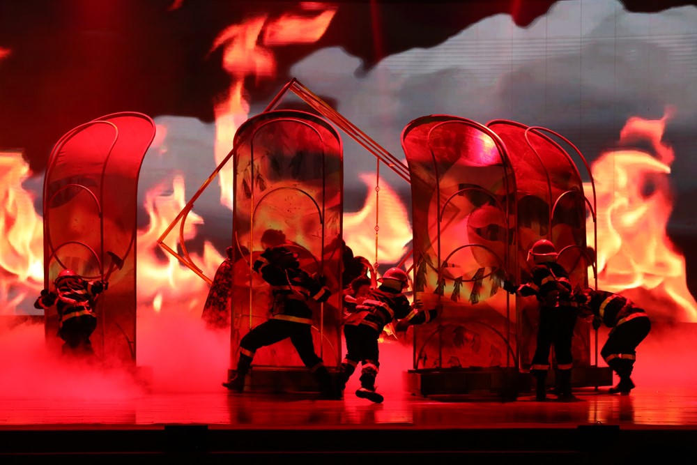 Vở kịch 'Ngược chiều bình an' tôn vinh những người hùng giữa đời thường