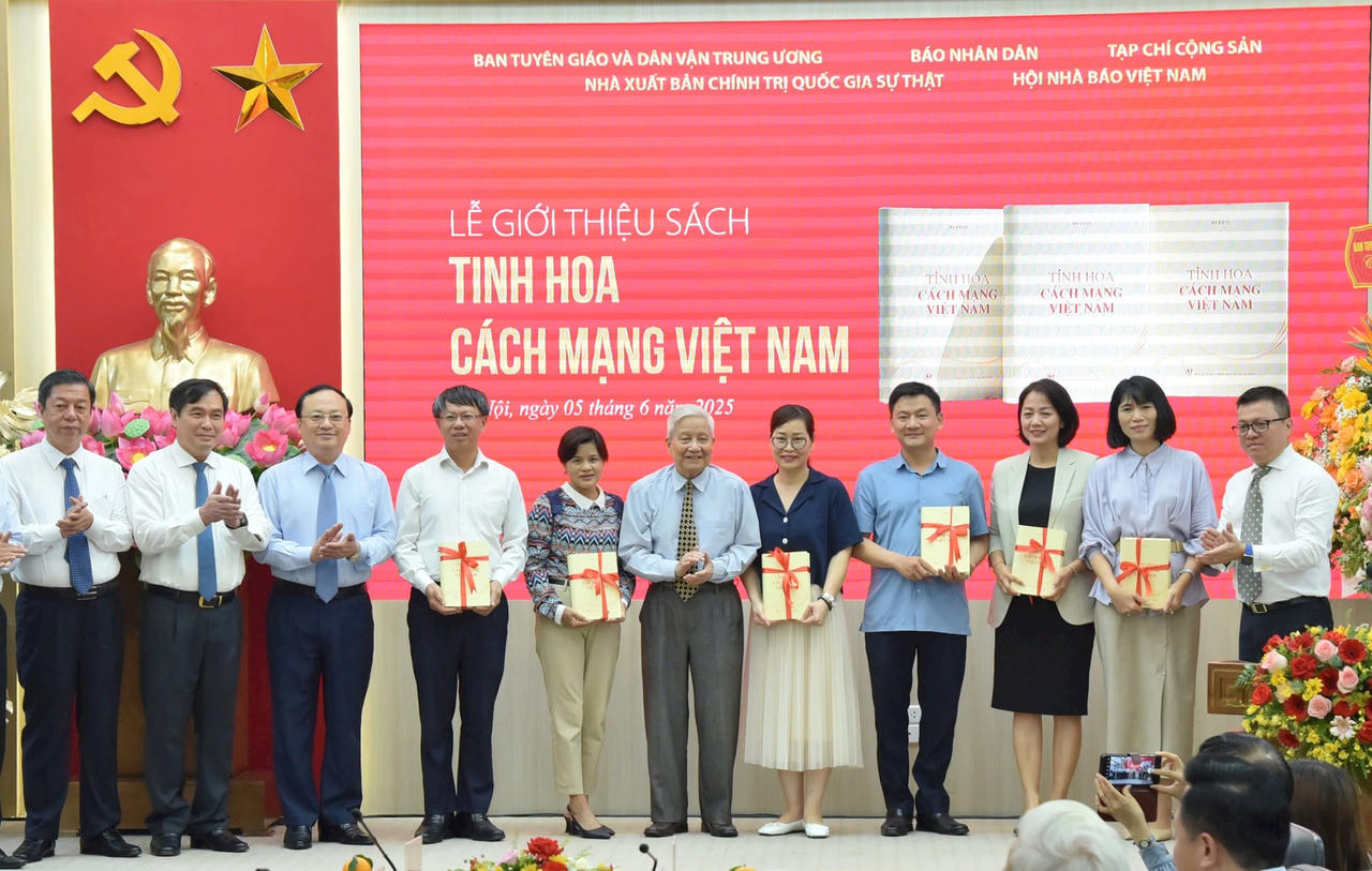 Ra mắt cuốn sách "Tinh hoa cách mạng Việt Nam"