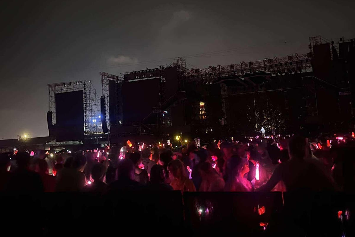 Các anh tài và khán giả “vượt ngàn chông gai” dưới trời mưa to và mất điện