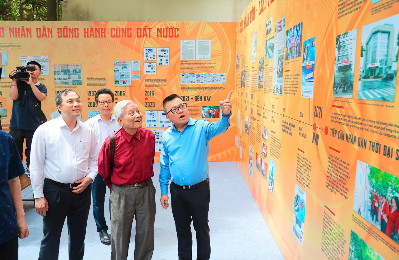 Ra mắt sách 'Những bài viết về văn hóa, báo chí của Bác Hồ trên báo Nhân Dân'