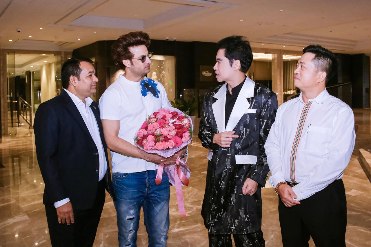 Bất ngờ cuộc gặp của diễn viên 'Cuộc đời Đức Phật' với ca sĩ Ngọc Sơn