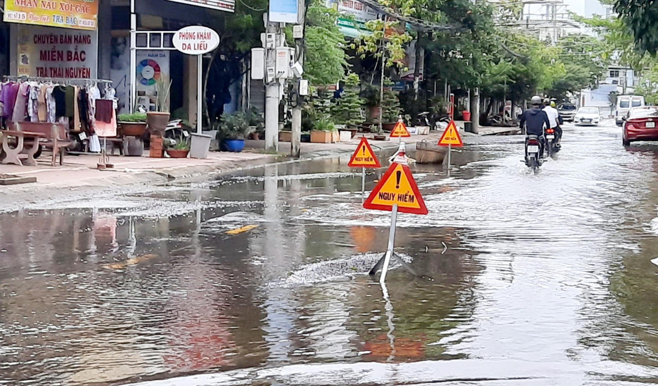 Thiệt hại hàng trăm tỷ đồng do triều cường ở Cà Mau