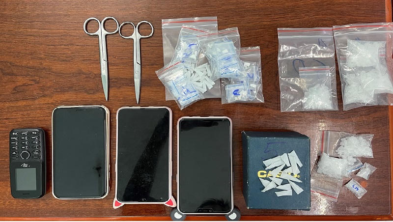 Bắt quả tang nữ quái chia lẻ ma túy cho 2 chị em chưa thành niên đi giao “hàng” 