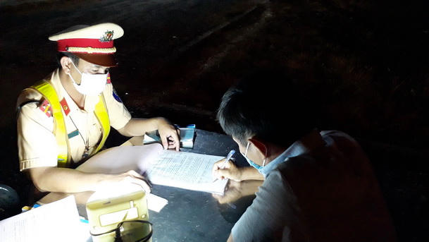 Vẫn có tài xế “vượt khung” về nồng độ cồn trong hơi thở