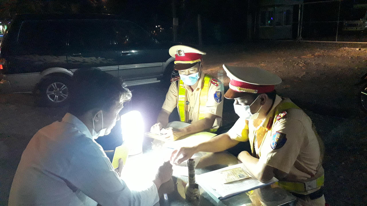 Vẫn có tài xế “vượt khung” về nồng độ cồn trong hơi thở