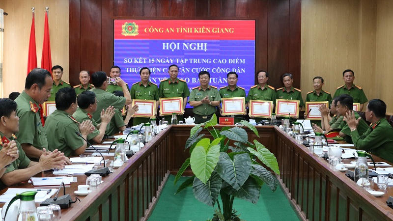 Thu nhận hơn 160.000 hồ sơ làm căn cước công dân trong 15 ngày