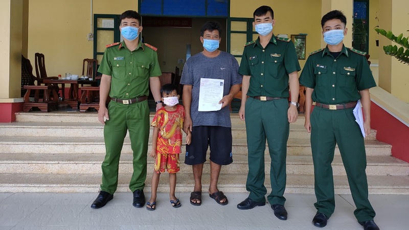 Đồn Biên phòng Gành Dầu chuyển giao đối tượng truy nã hết cách ly