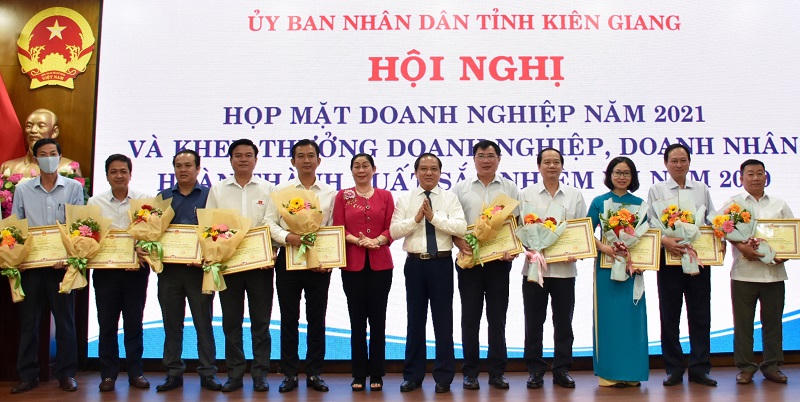 Kiên Giang khen thưởng doanh nghiệp, doanh nhân hoàn thành xuất sắc nhiệm vụ năm 2020