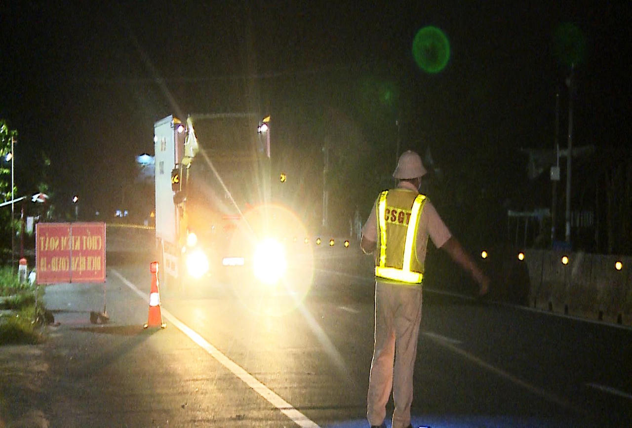 Xuyên đêm kiểm soát để phòng, chống dịch COVID-19 xâm nhập