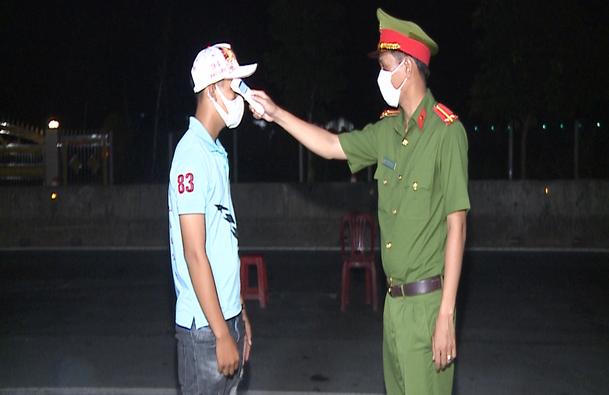 Xuyên đêm kiểm soát để phòng, chống dịch COVID-19 xâm nhập