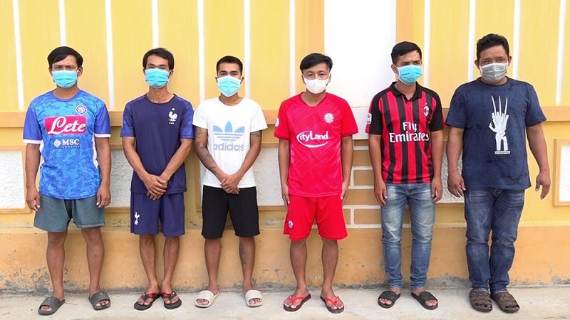 Sát phạt, đá gà trong mùa dịch nên bị cấm đi khỏi nơi cư trú